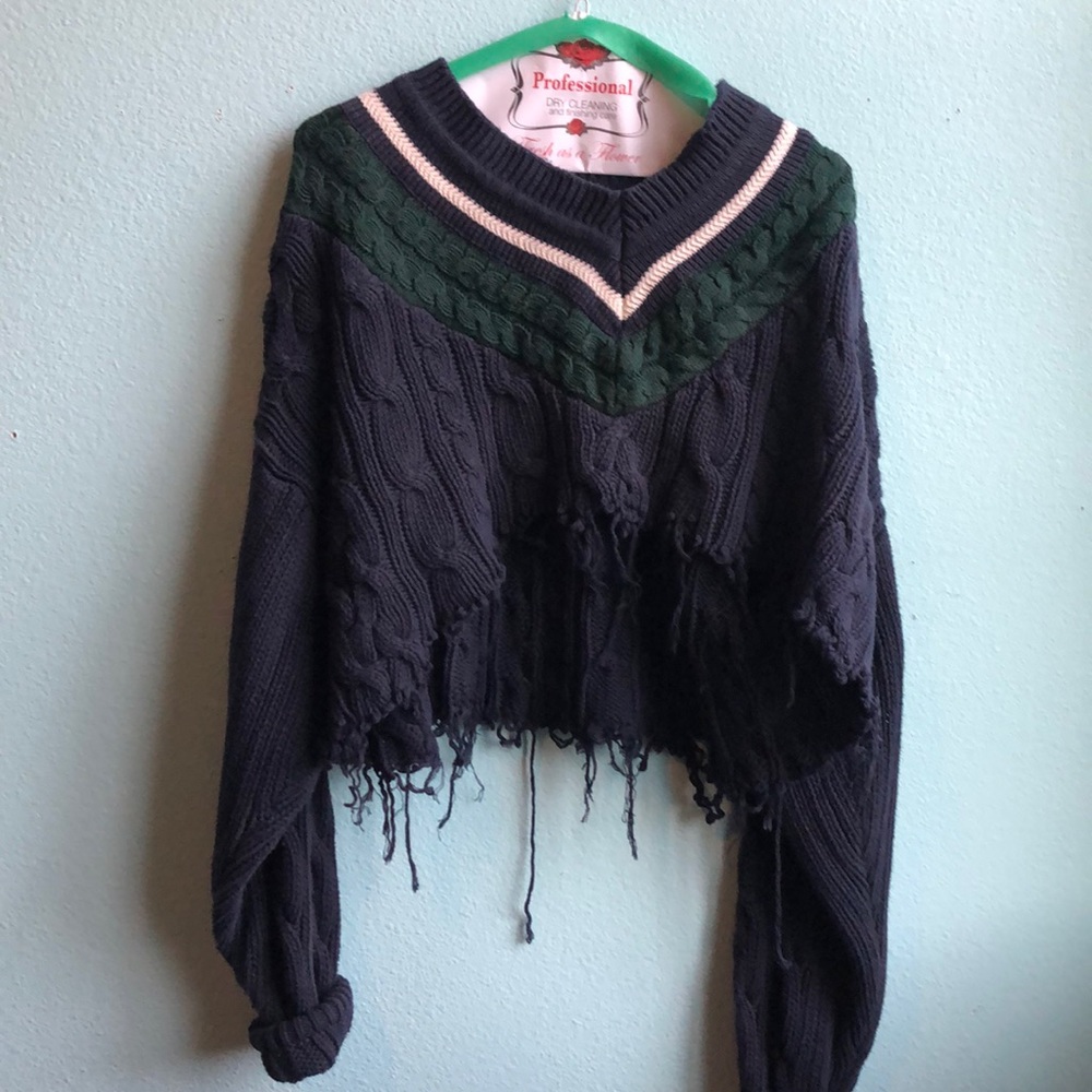 VINTAGE THRIFTED CROPPED SWEATER